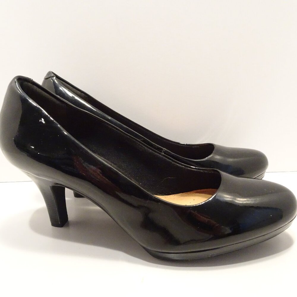 Clarks Black Patent Pumps Heels Shoes Size 7.5 Career Church Party